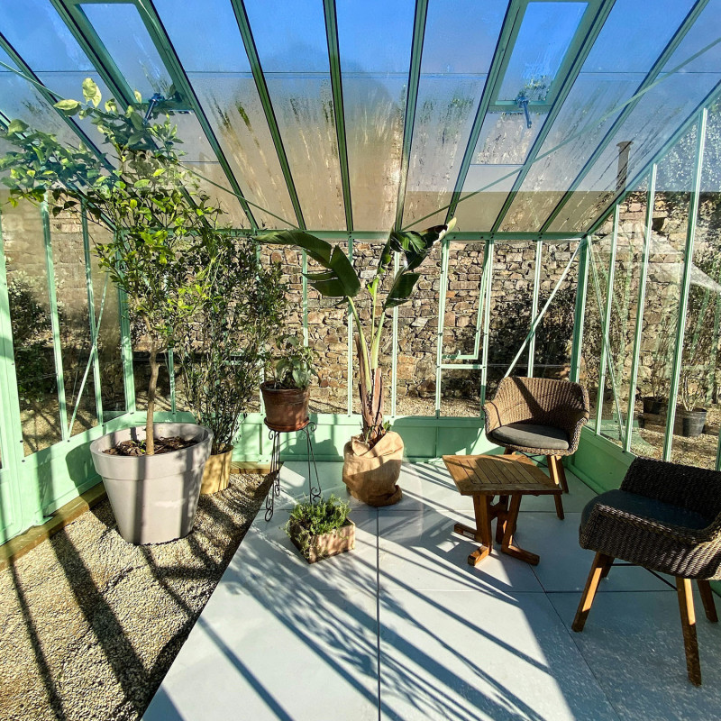 Serre CLASSIQUE largeur 3,50 m avec chien-assis sur embase aluminium